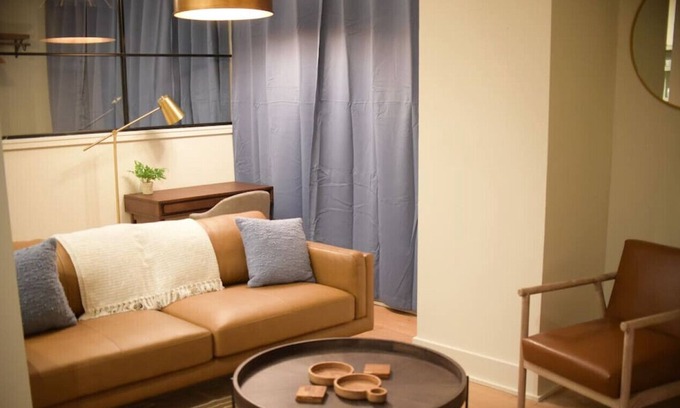 Yamacraw Village Apartment | Hip Studio in Downtown