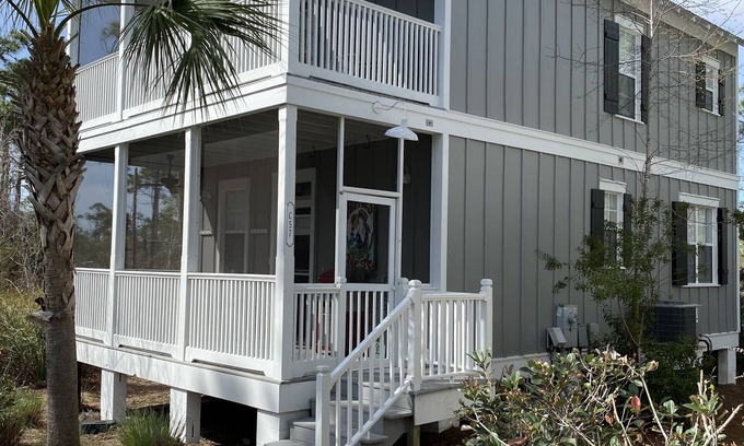 Port St. Joe House | "Hippies Nest" is a 3 bed,3.5 bath home in a gated community with 2 shared pools