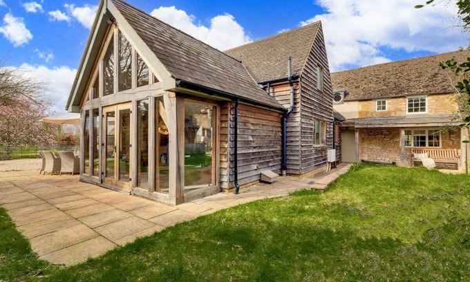 Chipping Campden House | Hiron's Piece With Hot Tub