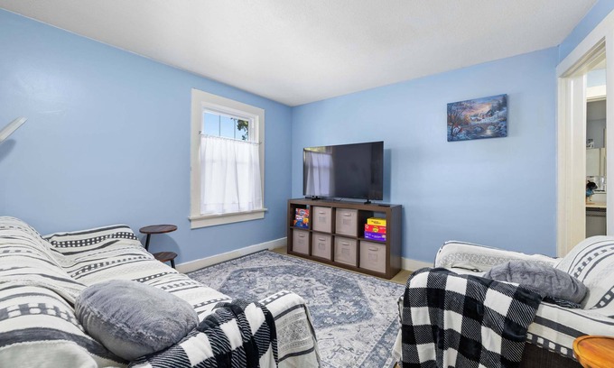 Fort Wayne Apartment | Historic 1 Bdr across from Lakeside Park