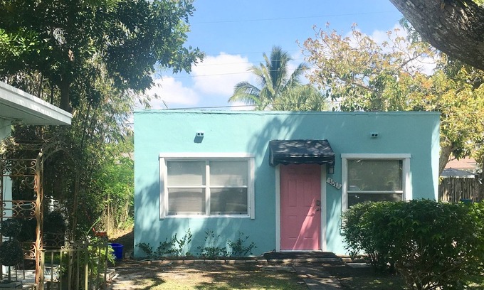Delray Beach Cottage | Historic 1929 cottage in pineapple grove area