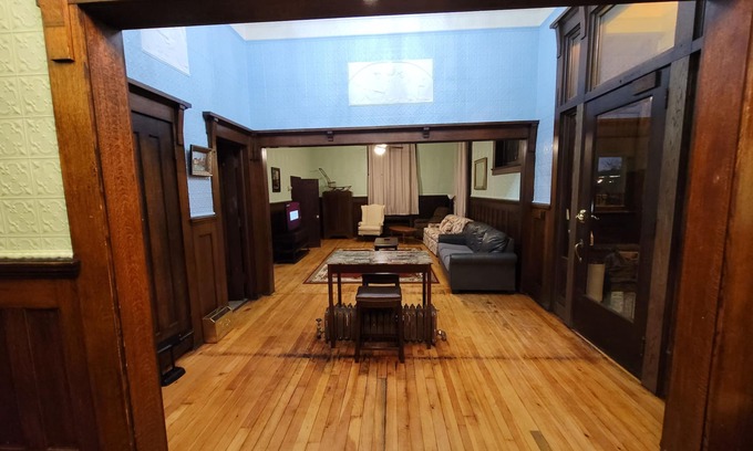 Corry House | Historic 2 Bedroom 2 Bath in Downtown