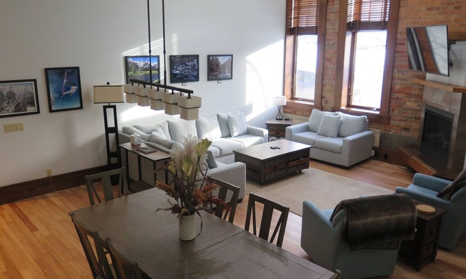 East Kootenay Apartment | Historic 3-Bedroom Charm, Hot Tub & Gym Access