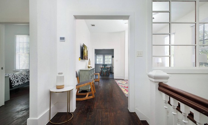 Southtown Condo | Historic 3BR Near Riverwalk | Corporate/Relocation Wi-Fi W/D 30+ Nights