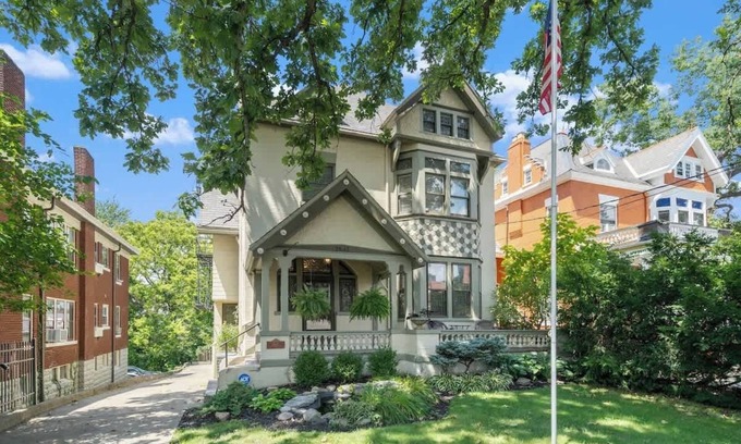 Corryville House | Historic 4BR Gem | Walk to UC | Free Parking