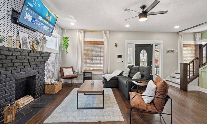 Riverside House | Historic 4BR Home centrally located in Riverside