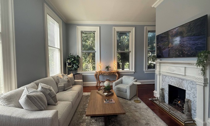 South of Broad Apartment | Historic Battery Getaway