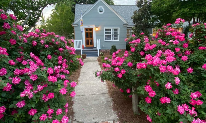 Morehead City House | Historic Beaufort NC House, 3-Bedroom 2-Story, Big Yard, Walk/Bike Everywhere