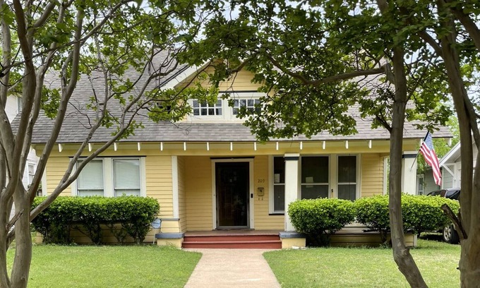 Oak Cliff House | Historic Bungalow in Entertainment and Arts District near Downtown