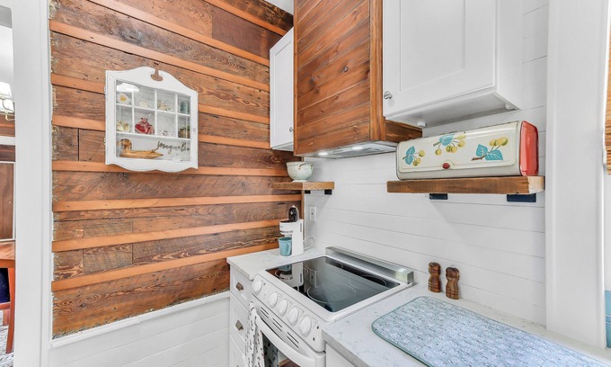 Galveston Condo | Historic Charm-Close to Beach & Attractions!