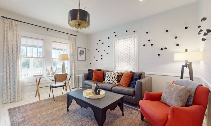 South Pensacola Cottage | Historic downtown cottage with high-speed WiFi and central AC - dogs okay