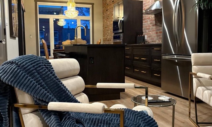 Lacombe Apartment | Historic Downtown Luxury Suite