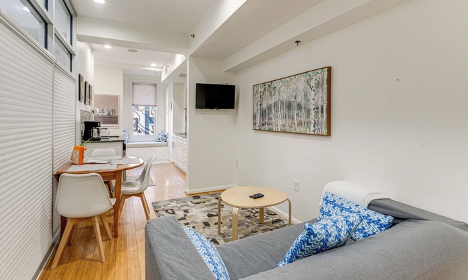 Old Town Alexandria Apartment | Historic Dtwn Alexandria Studio: Dogs Welcome!