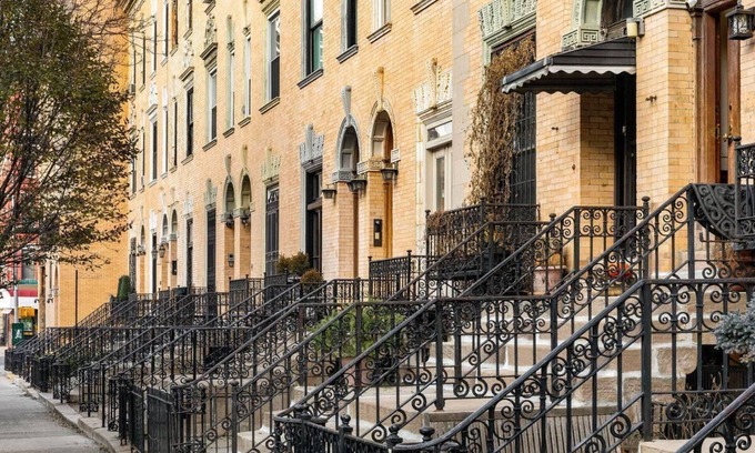 Upper Manhattan House | Historic Duplex on Stivers Row, West 138th St. in Harlem,nnMin 29 night stay