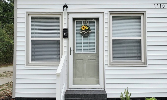 Greenville Apartment | Historic feel Chestnut near ECU, Hospital, & Uptown Greenville
