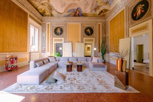 Historic Center Apartment | Historic Frescoed Noble Floor in Central Bologna