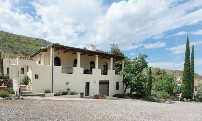 Jerome House | Historic Geologist's House Sleeps 8 Red Rock Views