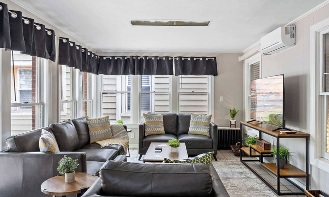 Bonnycastle House | Historic Highlands Retreat | Prime Location Gem