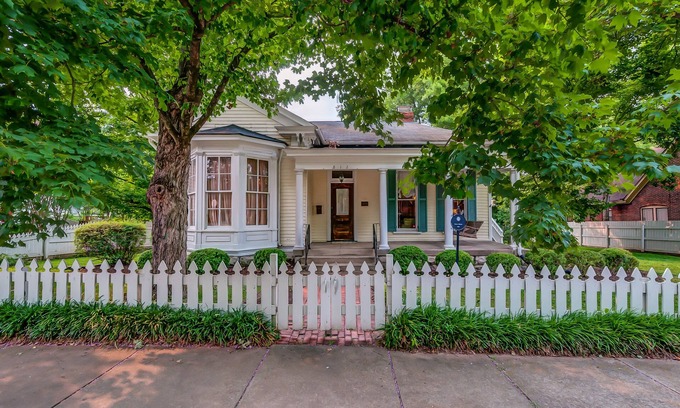 Historic Downtown Franklin House | Historic Home in Downtown Franklin - Walk to ALL the Charm & Convenience