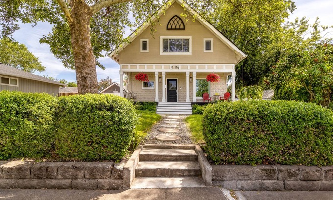 Walla Walla House | Historic Home just minutes to Whitman and Downtown Walla Walla! Dog friendly!