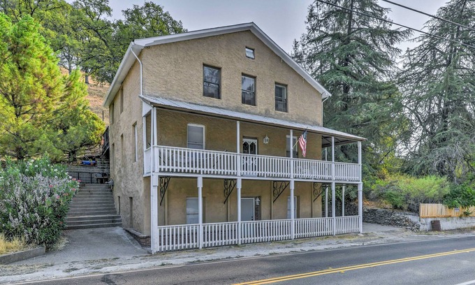 Jackson House | Historic home surrounded by trees minutes from Jackson with grill & central AC