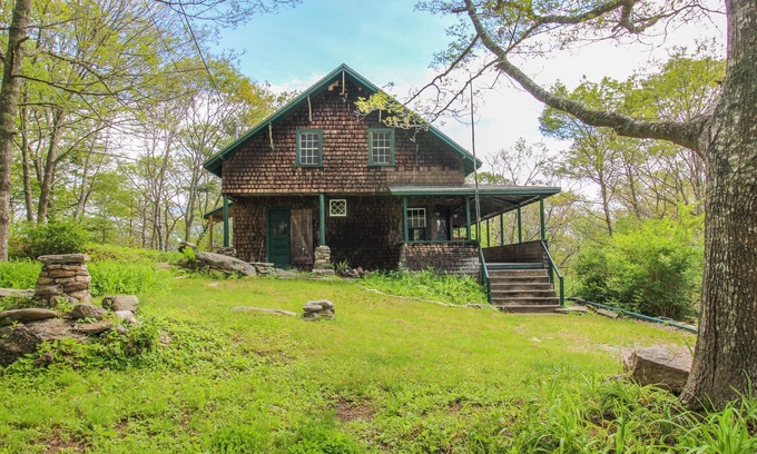 Boothbay Harbor Cottage | Historic Home with Large Deck, Free WiFi, Washer/Dryer - Near Beach and Downtown