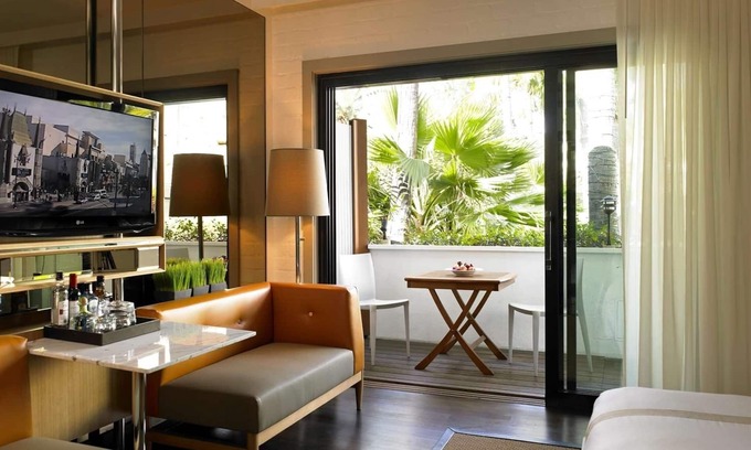 Hollywood Hotel | Historic Hotel Steps from Hollywood Walk of Fame & Dolby Theatre