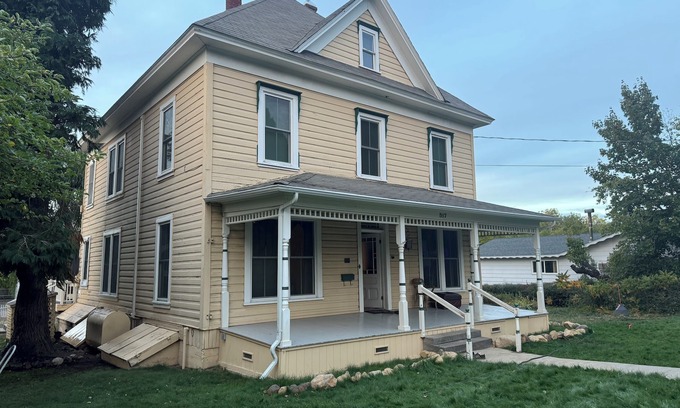 Mount Shasta House | Historic House near Downtown Mt Shasta