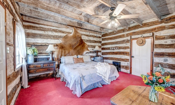 Fredericksburg Bed & Breakfast | Historic Log Cabin, 2 bedroom, built in 1860s original on site. Great views!