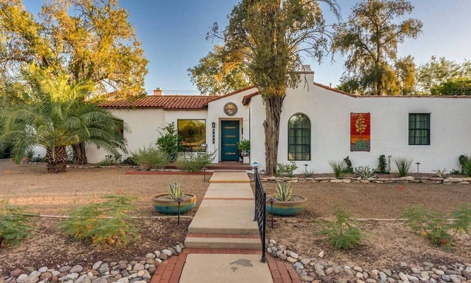 Sam Hughes House | Historic Lux Retreat | Pool, Spa + 6 En-Suite Beds