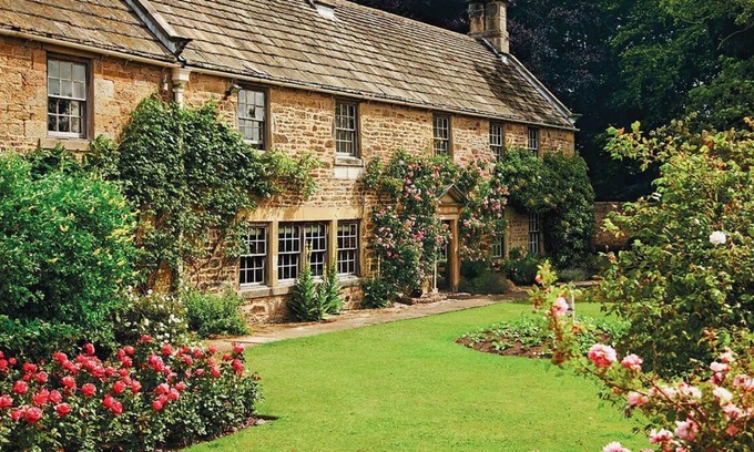 Whalton House | Historic manor house with full size snooker table surrounded by mature gardens.
