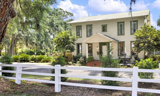 Townsend House | Historic McIntosh Manor