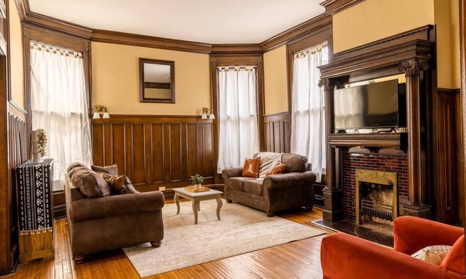 Midtown Apartment | Historic Midtown Apartment