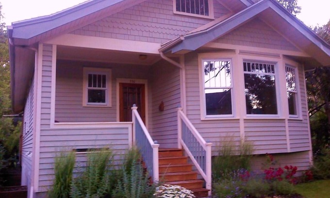 Bozeman House | Historic Neighborhood 3 Blocks from Downtown Bozeman.