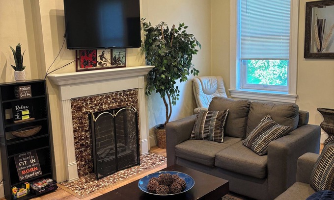 Downtown St. Louis Condo | Historic, quiet 2 Bdrm/office space Full Condo