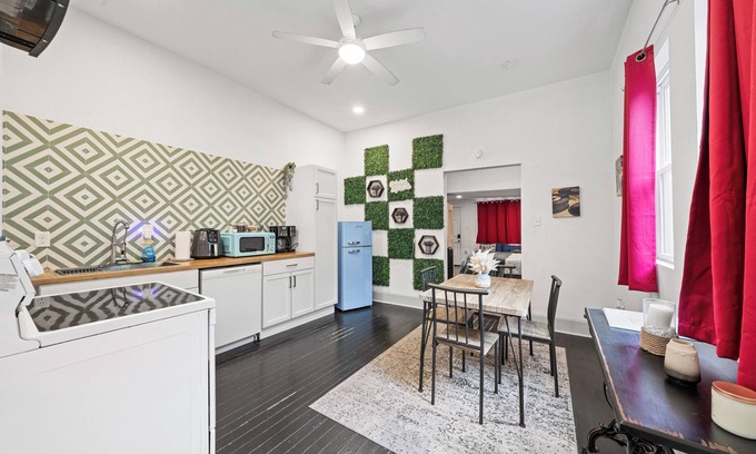 Alta Vista Apartment | Historic SA Apt l 30+ Day Stay Central & Airport