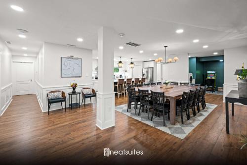 Williamstown House | Historic Simmons Estate by Ark Sleeps 12