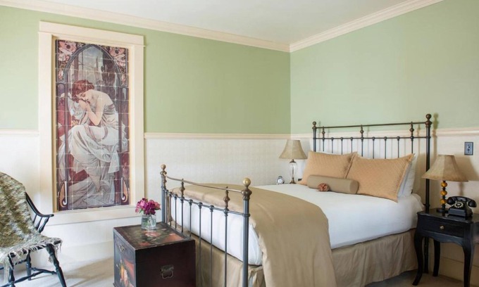 Cody Hotel | Historic Stay w/Cozy Lounge, Beautiful Courtyard - Close to Trailhead
