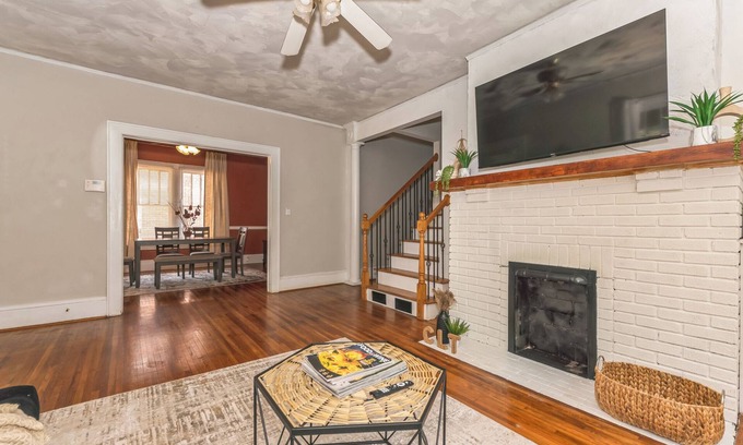 Biddleville House | Historic Uptown Escape 4BR with Porch -Sleeps up to 10 people