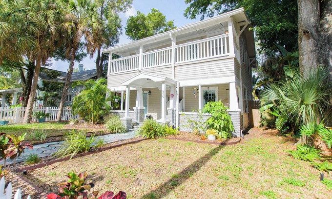 Historic Uptown Apartment | Historic Uptown Vibes - 1/1 Apartment #1