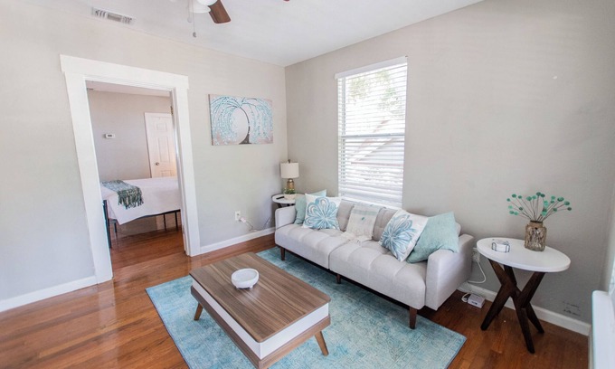 Historic Uptown Apartment | Historic Uptown Vibes - 1/1 Apartment #4