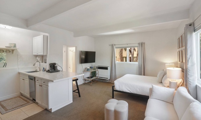 West Beach Apartment | Historic West Beach Studio #3 — Blocks to beach, Downtown State St & Funk Zone