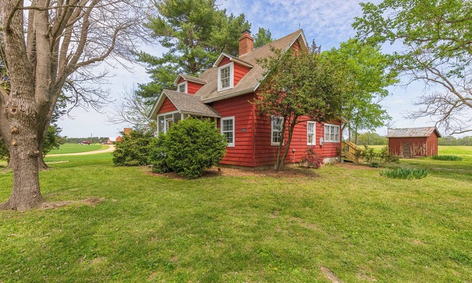 Charles City House | Historic Westover Farmhouse | 4BR, 2BA, Sleeps 7