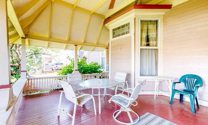 Springfield House | Historical Home w/ Modern Conveniences w/ Porches