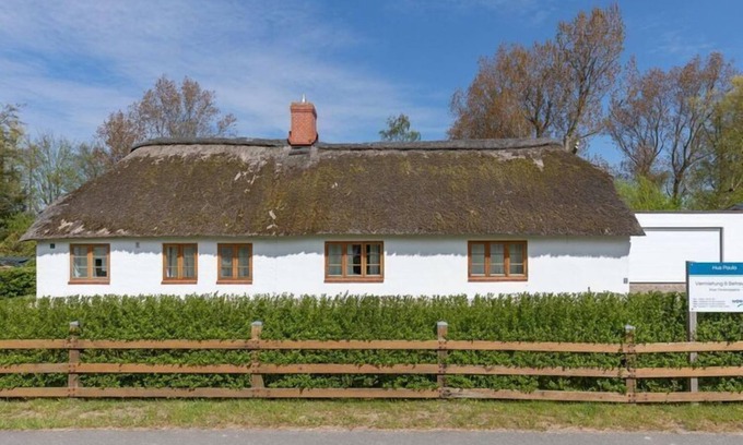 Hauert House | Historisches Reetdachhaus in ruhiger Lage