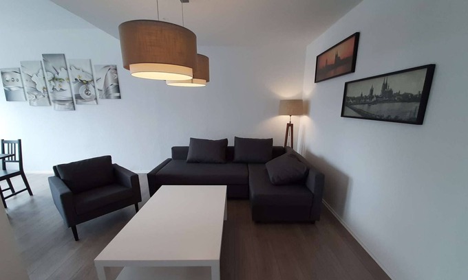 Rommerskirchen Apartment | HÖ01 large apartment with dryer and washing machine