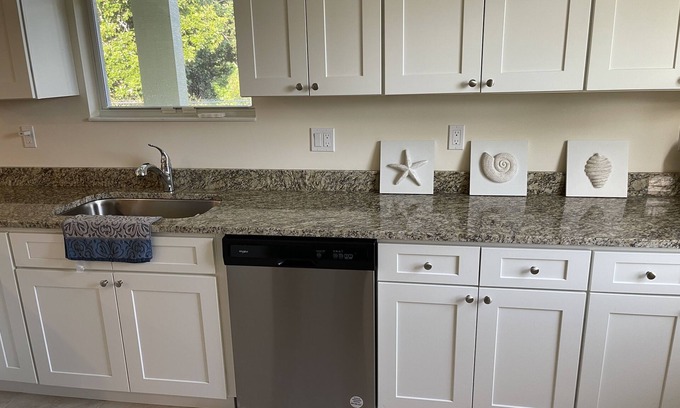 Hobe Sound House | Hobe Sound just a few minutes to the beach! Small dog friendly!