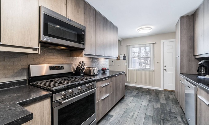 Schaumburg House | Hoffman Estates Rental