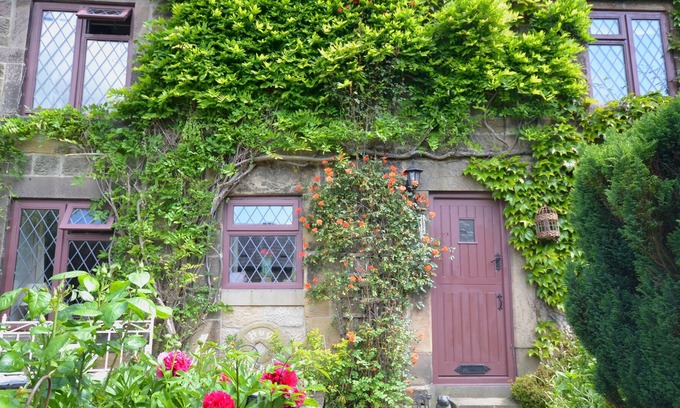 Wirksworth Cottage | HOG COTTAGE, pet friendly, character holiday cottage in Wirksworth