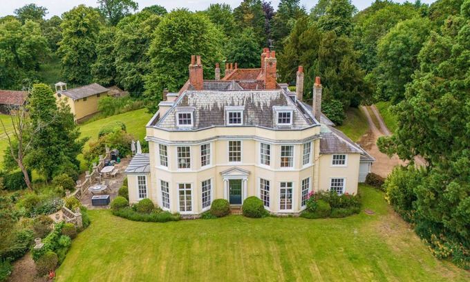 Hadleigh House | Holbecks House by Group Retreats